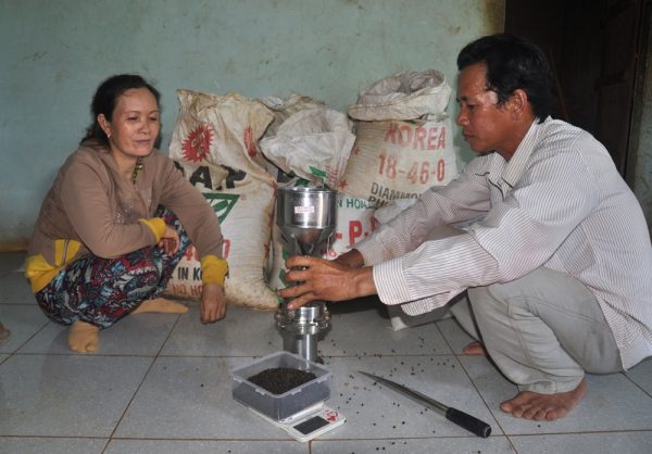 Thương lái đo dung trọng tiêu để thương lượng giá
